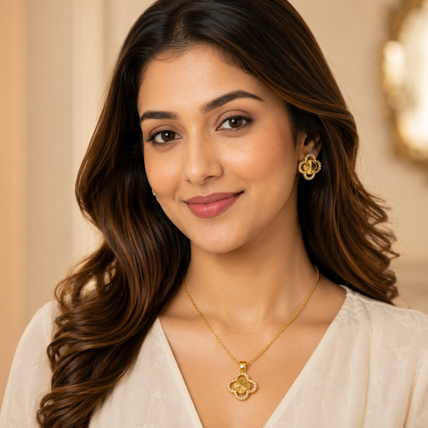 Gold Clover Pendant Set with Chain.