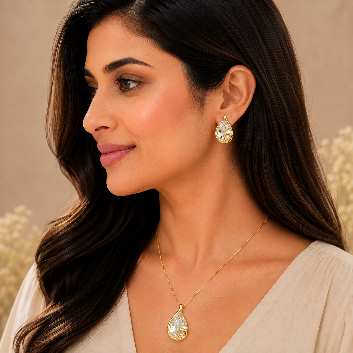 Gold Paisley Pendant Set with Chain